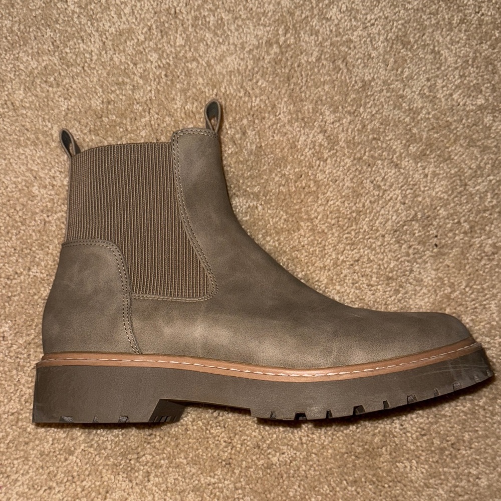 Women’s Dolce Vita Chelsea Boots